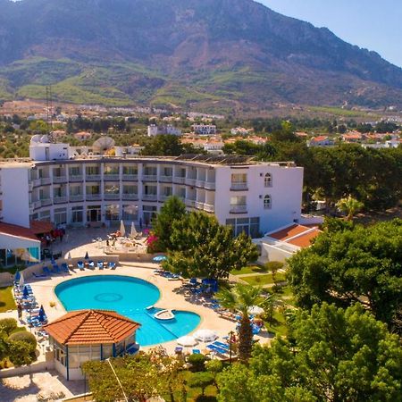 Hotel Sempati Lapta Buitenkant foto
