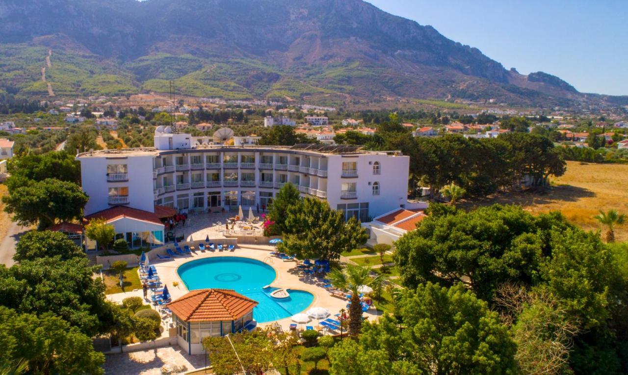 Hotel Sempati Lapta Buitenkant foto
