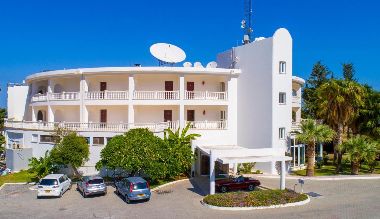 Hotel Sempati Lapta Buitenkant foto