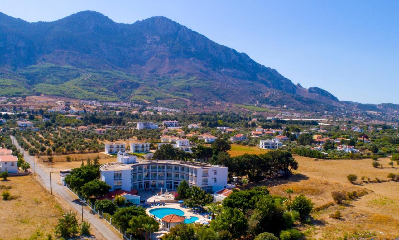 Hotel Sempati Lapta Buitenkant foto