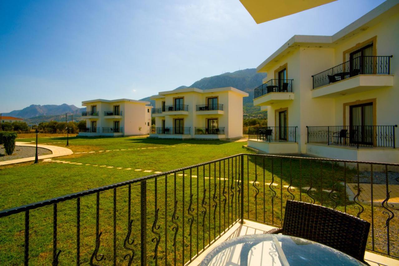 Hotel Sempati Lapta Buitenkant foto
