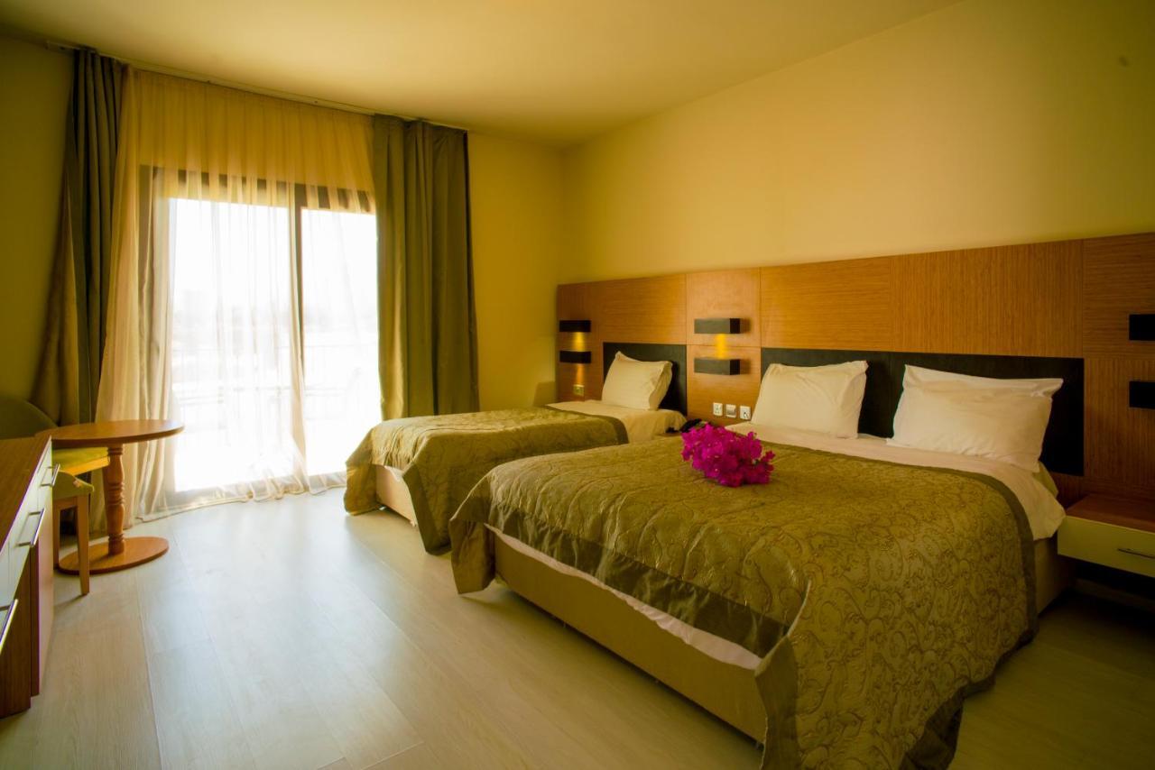 Hotel Sempati Lapta Buitenkant foto