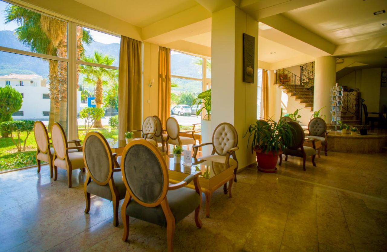 Hotel Sempati Lapta Buitenkant foto