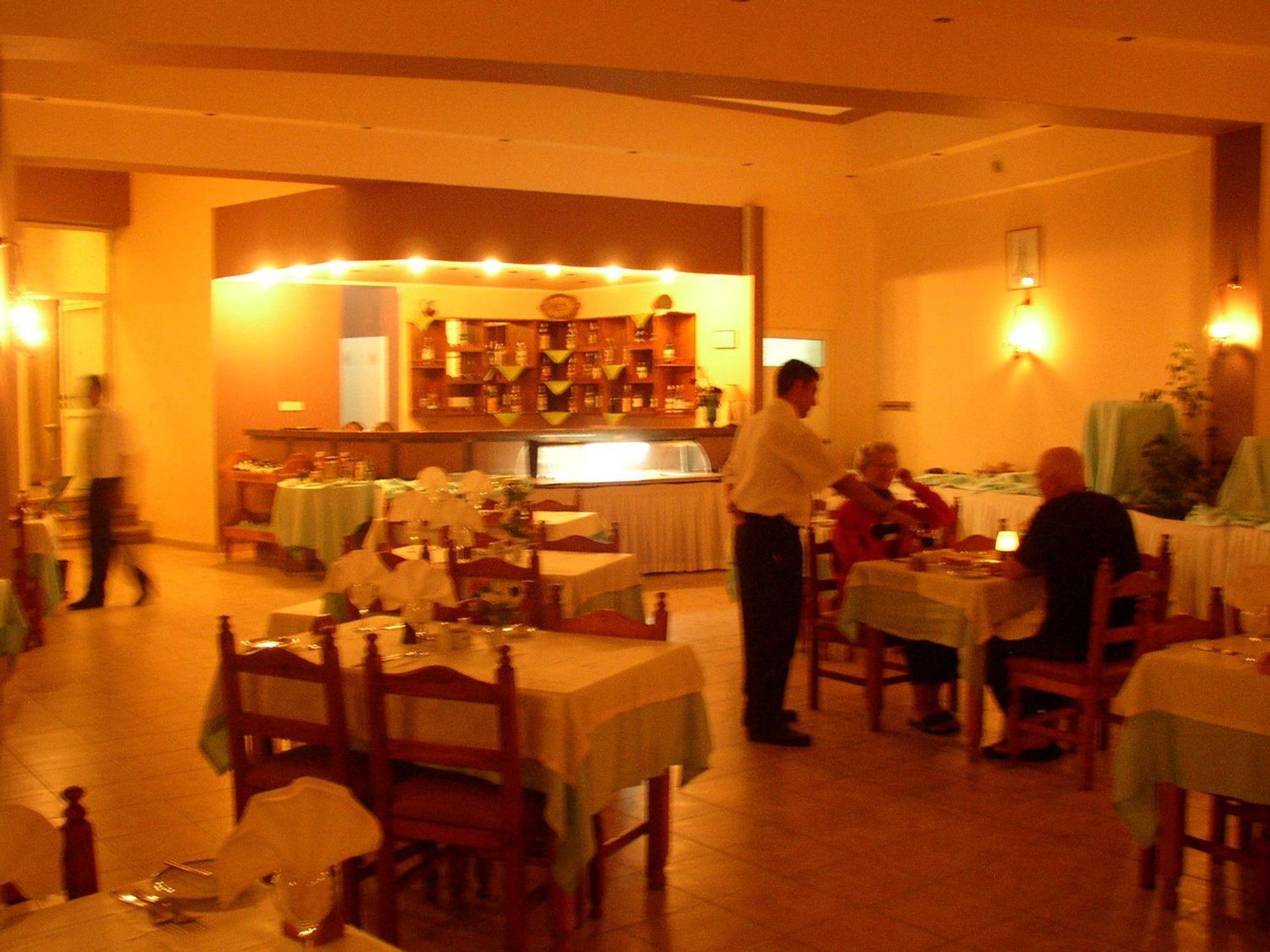 Hotel Sempati Lapta Buitenkant foto