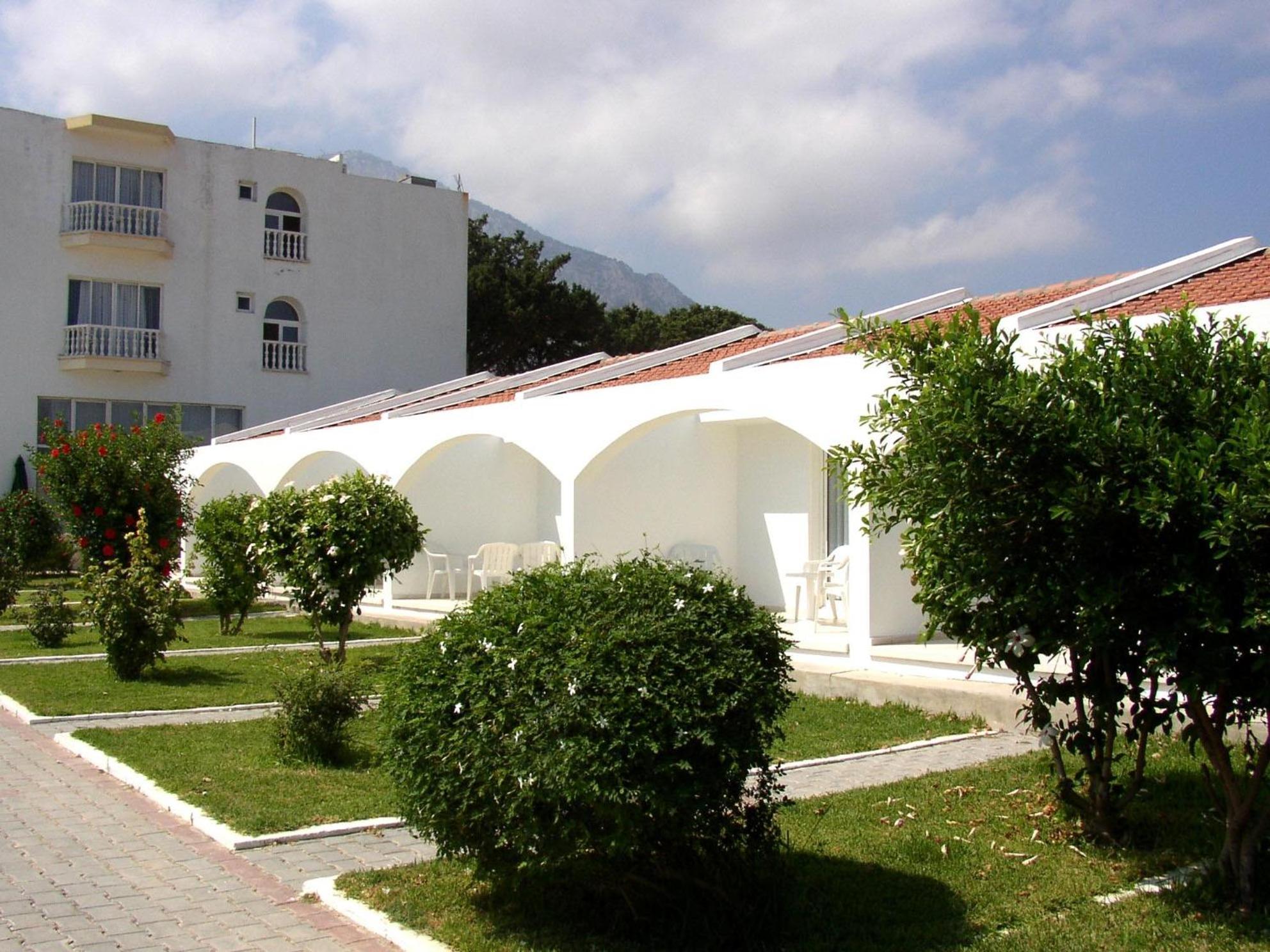 Hotel Sempati Lapta Buitenkant foto