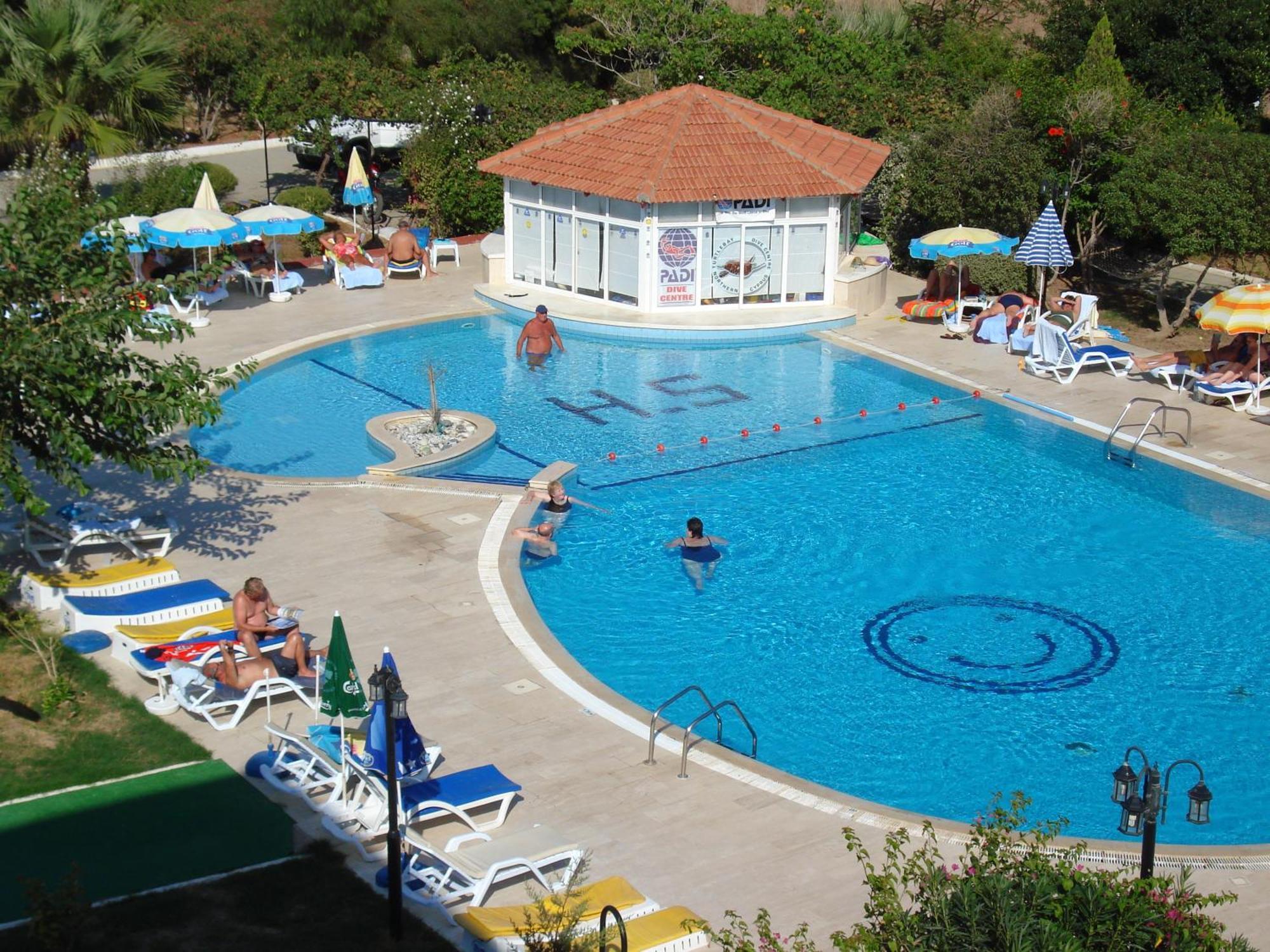 Hotel Sempati Lapta Buitenkant foto