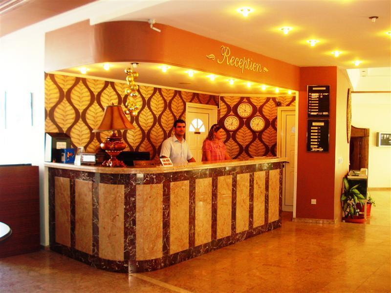 Hotel Sempati Lapta Buitenkant foto